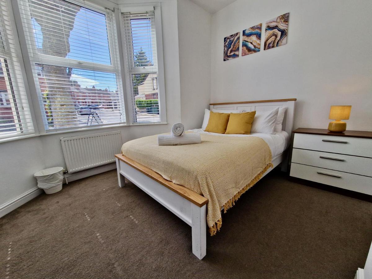 Incredible Private Rooms All With Private Bathrooms In A Fully Serviced House Next To City Centre With Free Parking Coventry Eksteriør bilde