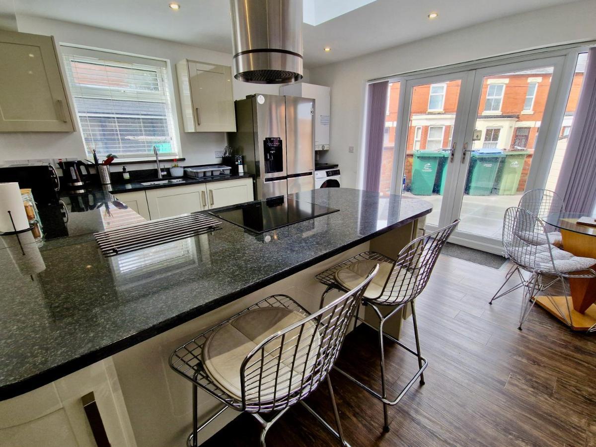 Incredible Private Rooms All With Private Bathrooms In A Fully Serviced House Next To City Centre With Free Parking Coventry Eksteriør bilde
