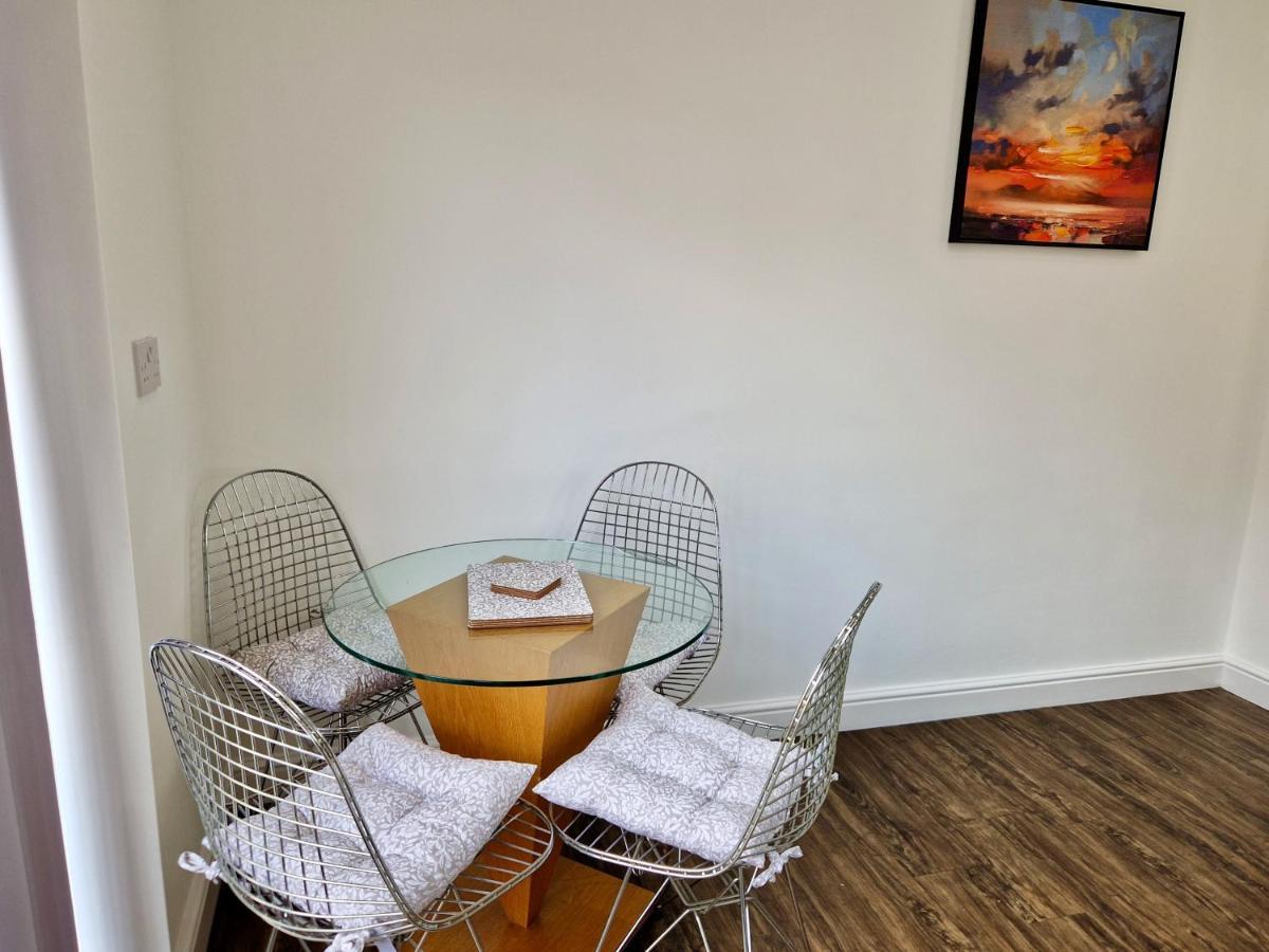 Incredible Private Rooms All With Private Bathrooms In A Fully Serviced House Next To City Centre With Free Parking Coventry Eksteriør bilde
